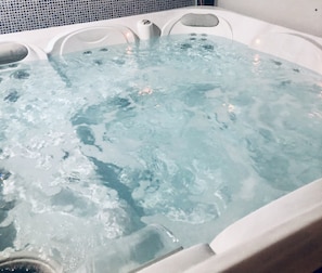 Bañera de hidromasaje interior