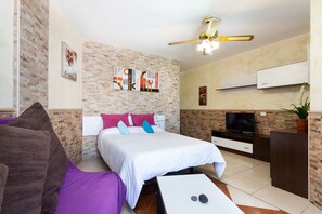 1 chambre, coffres-forts dans les chambres, fer et planche à repasser