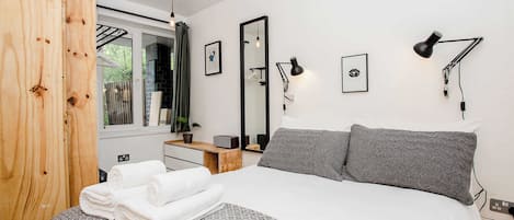1 chambre, fer et planche à repasser, accès Internet, draps fournis
