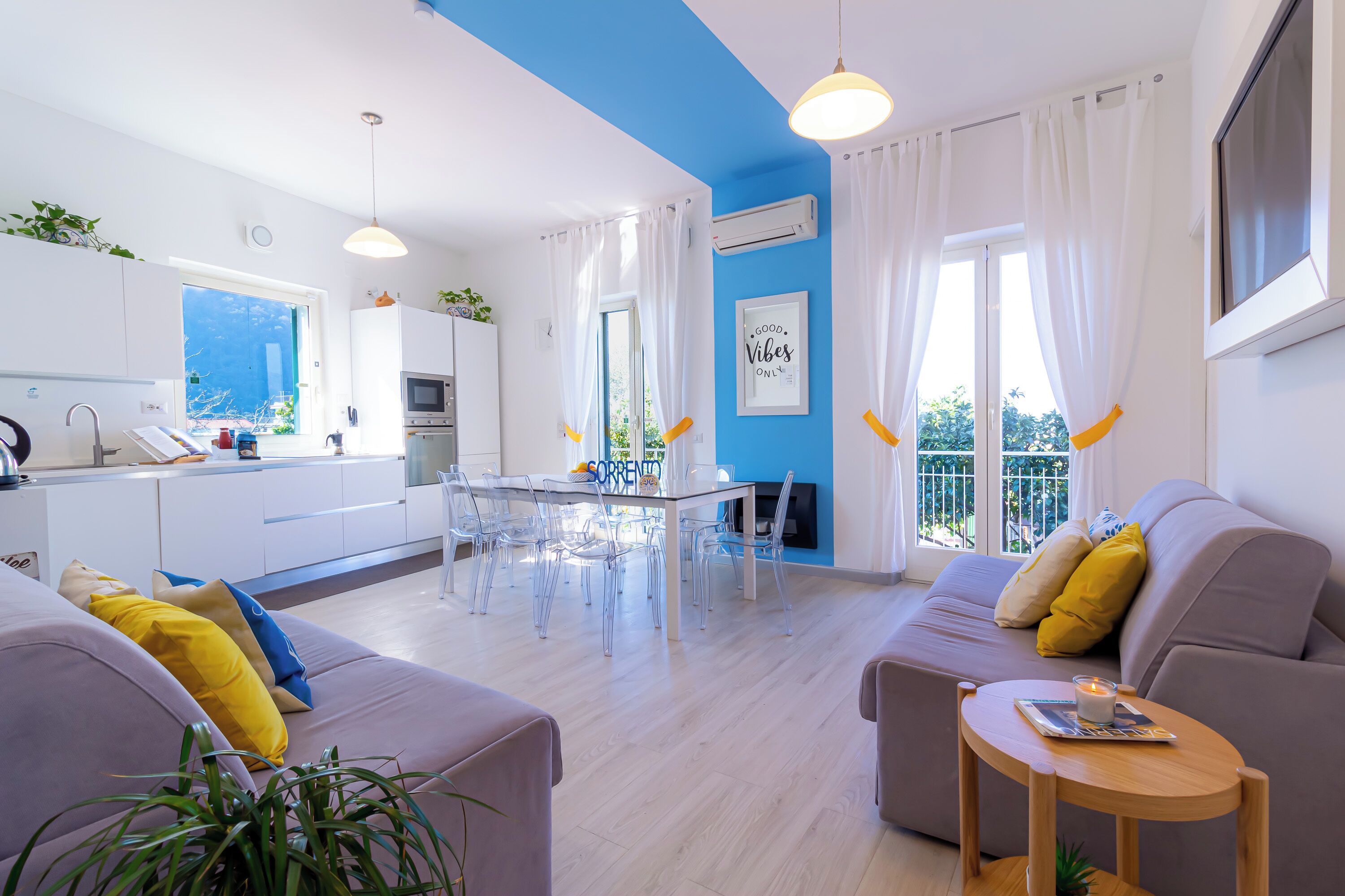 Smart TV, chimenea, videojuegos, reproductor de DVD