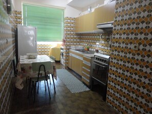 Private kitchen - Paio Pires apartment rental (Paio Pires)