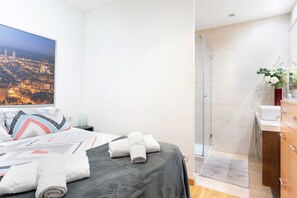 3 bedrooms, iron/ironing board, travel cot, free WiFi