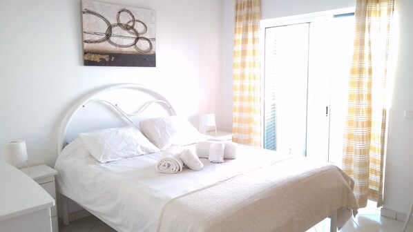 1 chambre, bureau, fer et planche à repasser, accès au Wi-Fi (inclus)