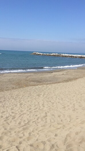 Beach nearby, sun-loungers - VerdeCielo in Marina di Massa, Eliana's cottage  (Marina di Massa)
