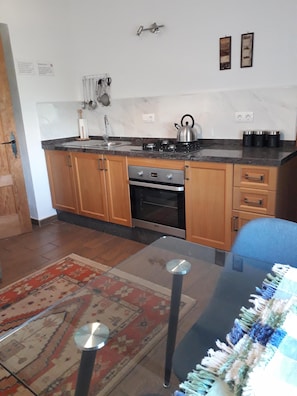 Refrigerador, microondas, horno, placa de cocina