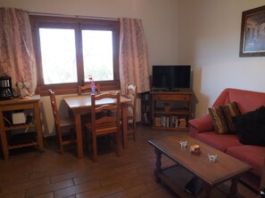 TV, DVD player, table tennis, books - Kayenne 2 ,2 bedroom self catering apartment (Iznajar)