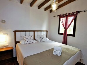 6 bedrooms, iron/ironing board, WiFi, bed sheets - Casa Natura 23 - Six Bedroom House, Sleeps 12 (San Bartolomé)