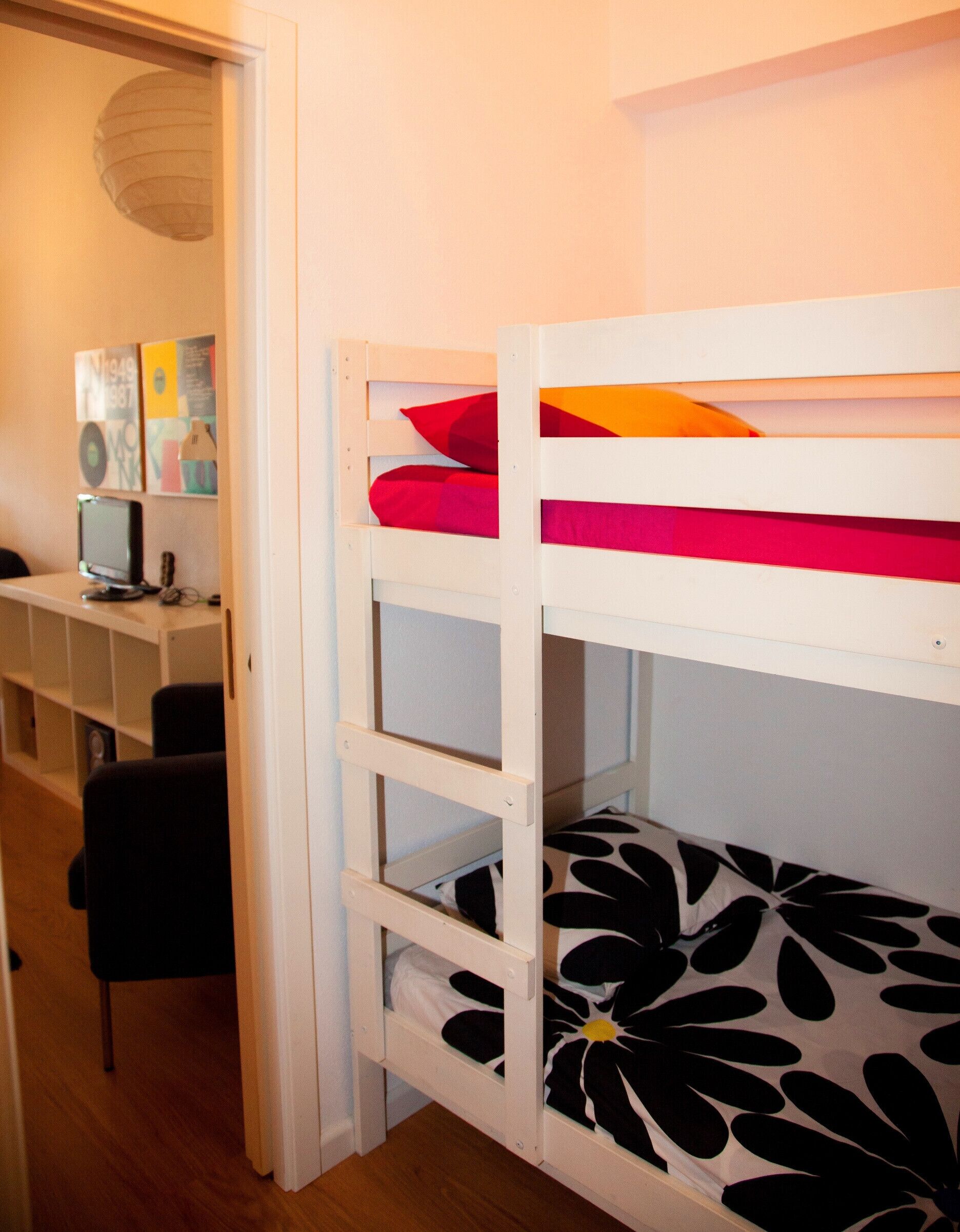 Iron/ironing board, free WiFi, bed sheets