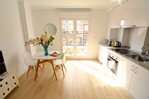 Fridge, microwave, oven, stovetop - APARTAMENTO SOL Y LUZ 1 (El Campello)