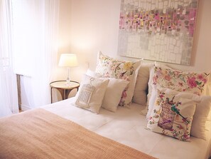 Fer et planche à repasser, Wi-Fi gratuit, draps fournis