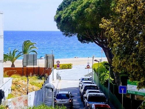 APARTMENT NEXT TO THE SEA WITH COMMUNITY GARDEN AND PLAZA PARKING WITH FREE WIFI