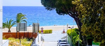 APARTMENT NEXT TO THE SEA WITH COMMUNITY GARDEN AND PLAZA PARKING WITH FREE WIFI