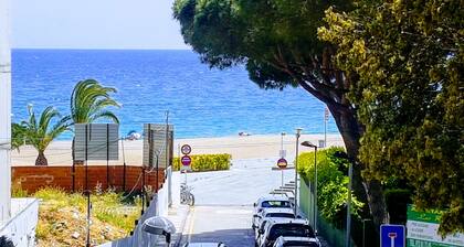 APARTMENT NEXT TO THE SEA WITH COMMUNITY GARDEN AND PLAZA PARKING WITH FREE WIFI