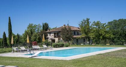 CHARMING APARTMENT WITH POOL - 40 KM FLORENCE, 20 KM SIENA, 15 KM S. GIMIGNANO