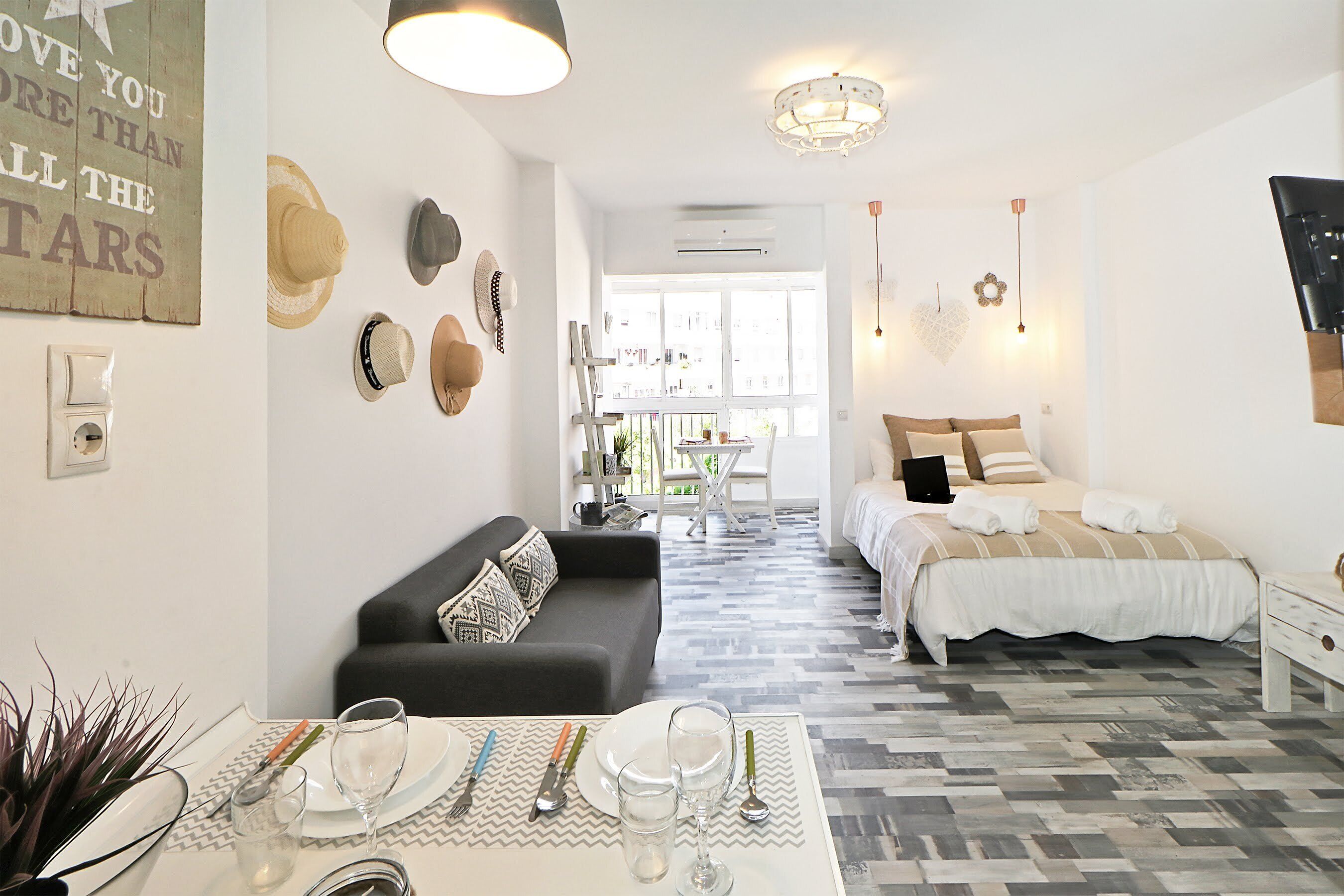 1 slaapkamer, een strijkplank/strijkijzer, gratis wifi, beddengoed