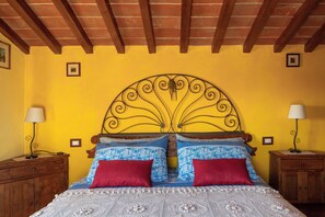 1 Schlafzimmer, Schreibtisch, schallisolierte Zimmer