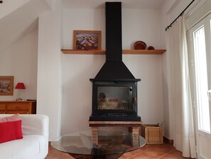 Televisión, chimenea