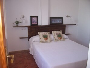 2 makuuhuonetta, silitysrauta/-lauta, Wi-Fi, vuodevaatteet