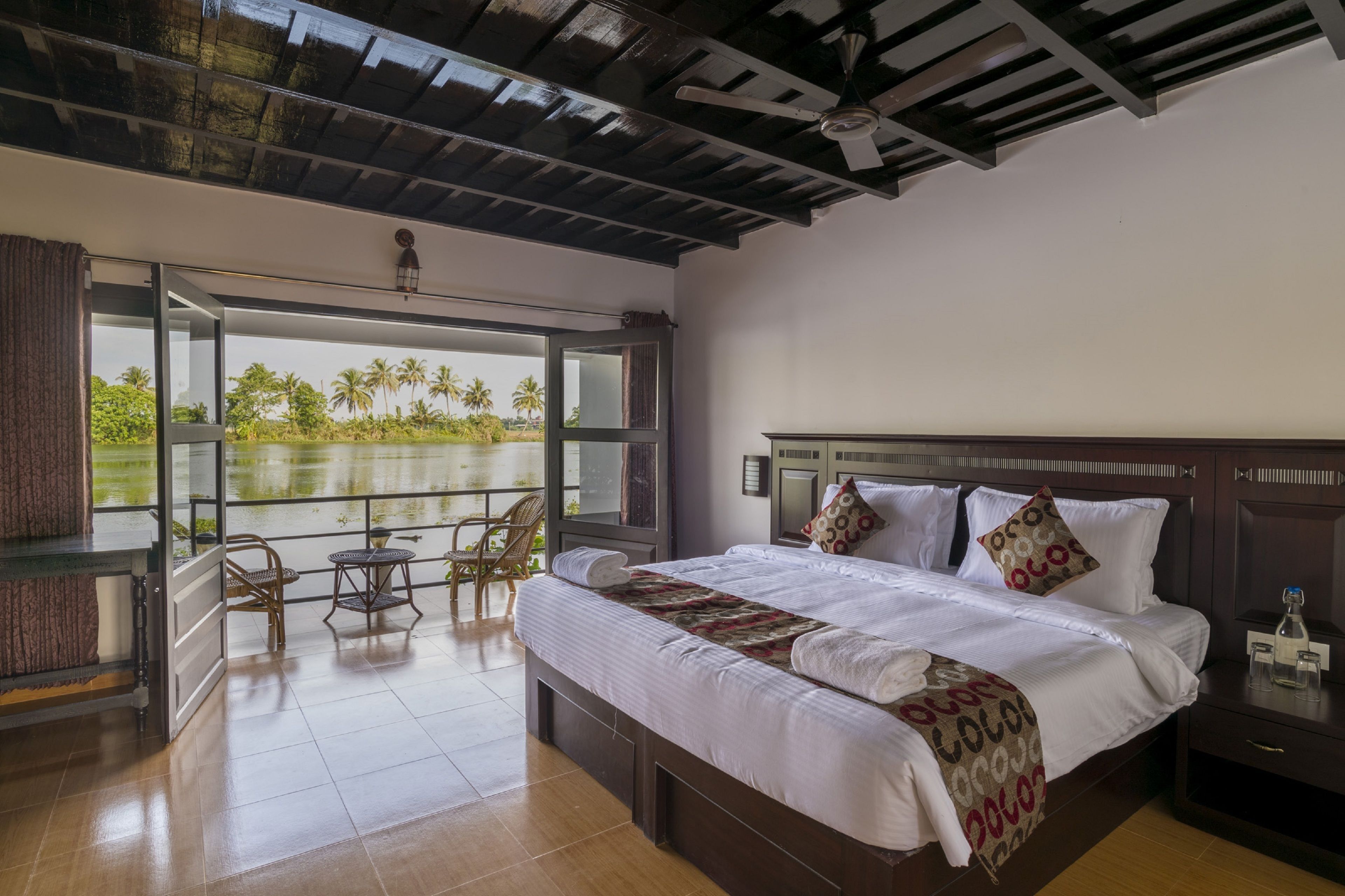 Luxury Cottage, 1 King Bed, Accessible, Non Smoking | 1 bedroom, Egyptian cotton sheets, premium bedding, pillow-top beds