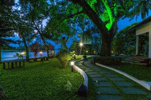 Property grounds - Warmth Lake Haven (Kuttanad Taluk)
