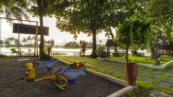 Children’s play area – outdoor