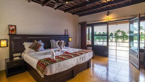 Luxury Cottage, 1 King Bed, Accessible, Non Smoking - Warmth Lake Haven (Kuttanad Taluk)