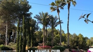 A sign for La Manga Club with a clear view of the surrounding trees and a road in the foreground. - 2 Bed Det.Villa in La Manga Club.  5g Wi-Fi, Pool, A/C  winter monthly discounts (Los Belones)