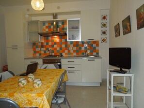 Fridge, oven, stovetop, coffee/tea maker - Icaro Apartment - Letojanni, Sicily (Letojanni)