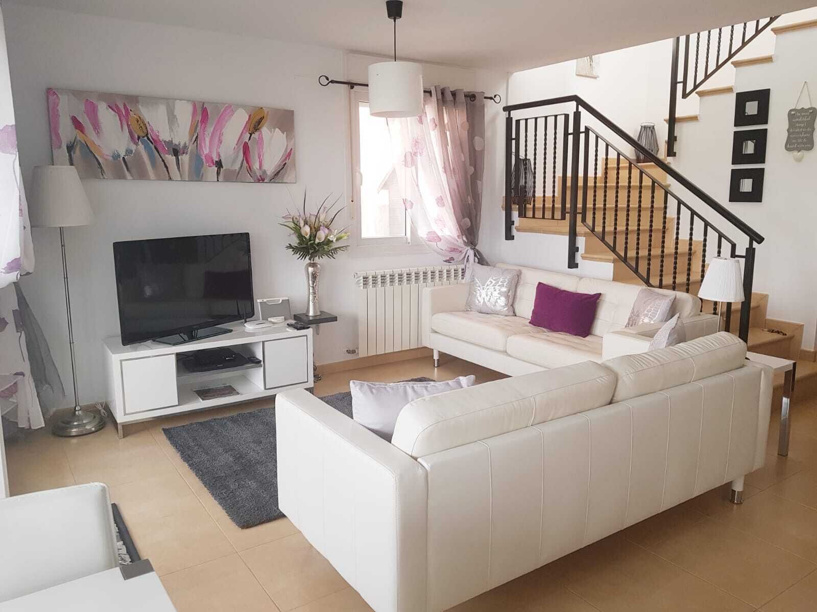 Televisión LED, reproductor de DVD, tenis de mesa y juguetes 