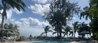 Barbados Holetown SunsetCrest 1 Bed,1 Rec,AC,TV,Wi-FI,kitchen,Beach,Tennis,Pool