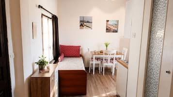 1 bedroom, travel cot, free WiFi, bed sheets