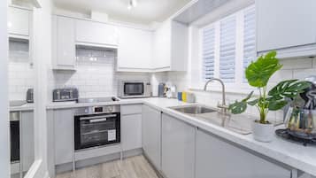 Fridge, microwave, oven, dishwasher
