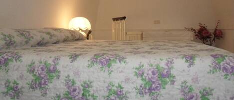 1 bedroom, bed sheets, wheelchair access