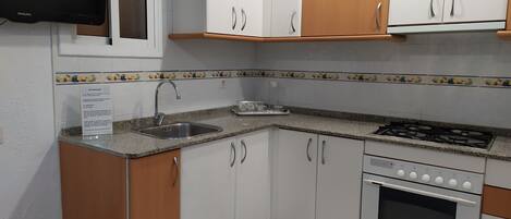 Fridge, microwave, oven, coffee/tea maker