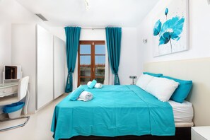 5 Schlafzimmer, Zimmersafe, Schreibtisch, Bügeleisen/Bügelbrett