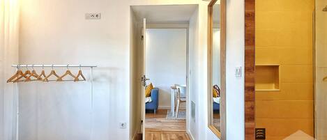 1 habitación, internet y ropa de cama