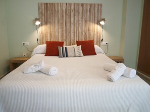 2 slaapkamers, een strijkplank/strijkijzer, gratis wifi, beddengoed