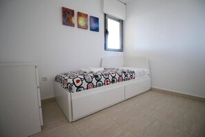 3 chambres, fer et planche à repasser, Wi-Fi gratuit, draps fournis