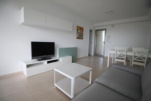 TV - FIRST LINE BEACH APARTMENT WITH SEA VIEWS. WIFI.  (Denia)