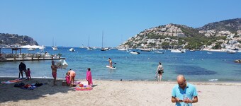 3-room apartment in a small Majorcan residence with sea view and close proximity, comfort