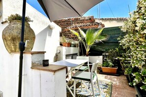 تناول الطعام بالخارج