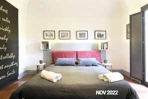 2 室のベッドルーム、アイロン / アイロン台、WiFi、ベッドシーツ