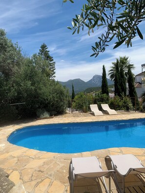 Outdoor pool - Sierra de Grazalema, 2-6 people, town center, pool, garden, wifi. (Prado del Rey - Cádiz)