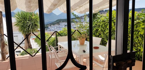 Sierra de Grazalema, 2-6 personnes, centre ville, piscine, jardin, wifi.