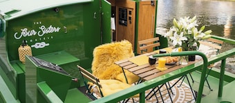 Luxury 4* Floating Houseboat in the heart of Edinburgh City Centre