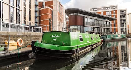Boatel de lujo 4 * flotante Four Sisters en el corazón del centro de Edimburgo