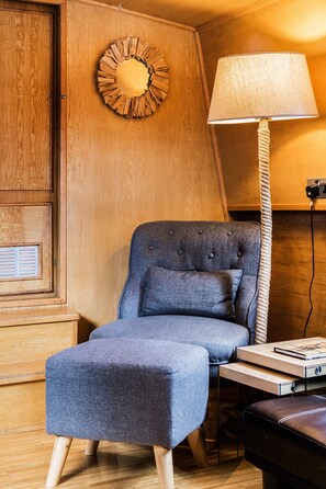 Interior - Luxury 4* Floating Houseboat in the heart of Edinburgh City Centre (Edinburgh)