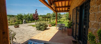 House with private pool, airco & Wi-fi 500m from the Bolsena Lake. Great views!!