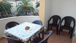 Outdoor dining - TRILO GEMELLI 2: comfortable apartment at the Lido beach (Alghero)