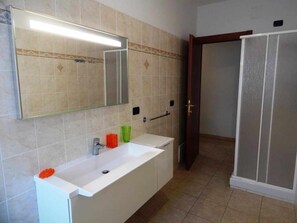 Shower, hair dryer, bidet, towels - TRILO GEMELLI 2: comfortable apartment at the Lido beach (Alghero)